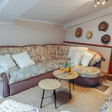 Stars And Olives Retreat Apartment Valtura